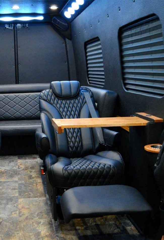 10-passengers-party-bus-Interior